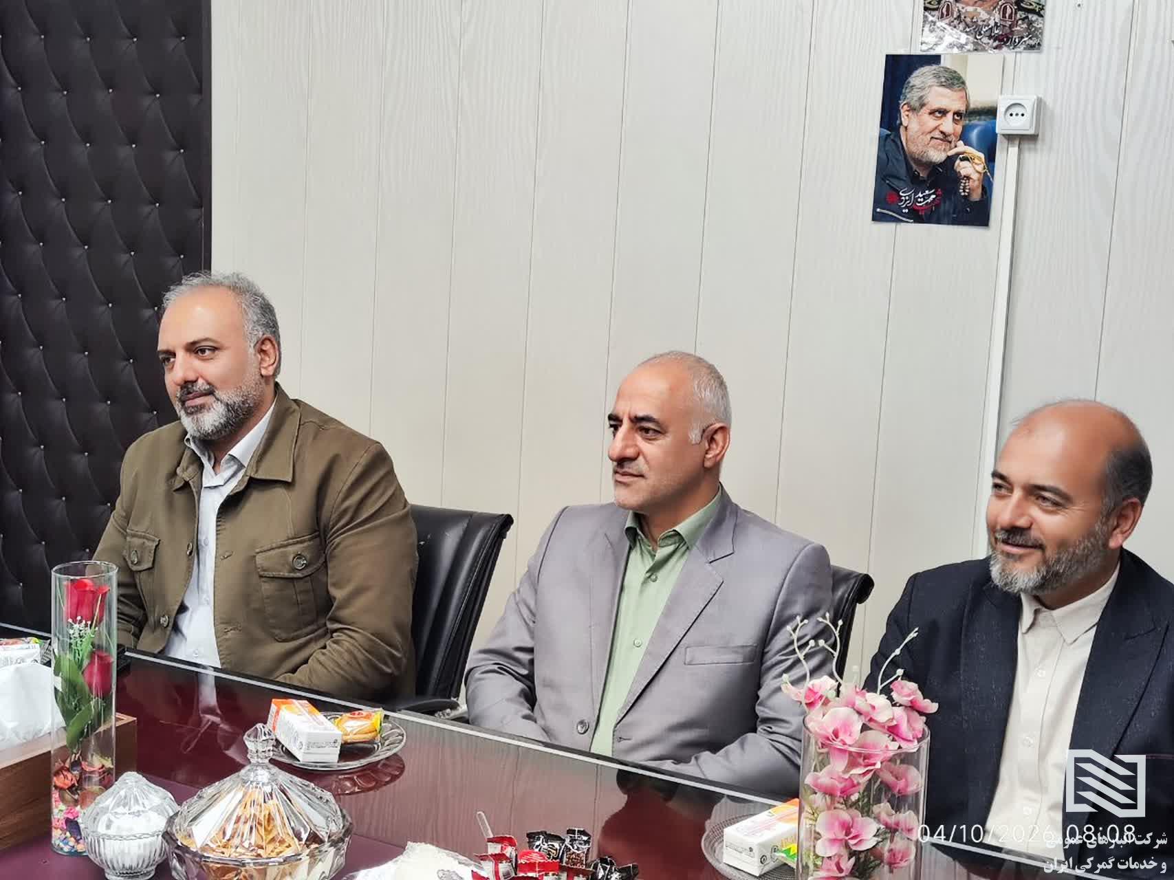 دیدار مدیرعامل شرکت انبارهای عمومی و خدمات گمرکی غرب با فرماندهی کلانتری ۱۷۹ خلیج فارس به مناسبت هفته نیروی انتظامی 2